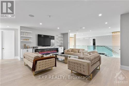 493 Shoreway Drive, Ottawa, ON - Indoor Photo Showing Living Room