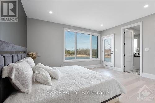 493 Shoreway Drive, Ottawa, ON - Indoor Photo Showing Bedroom