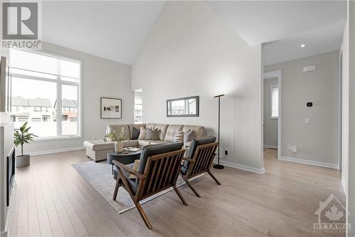 126 Orchestra Way, Ottawa, ON - Indoor Photo Showing Living Room