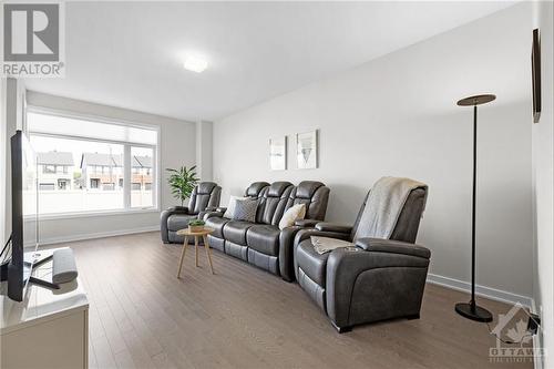 126 Orchsetra Way, Ottawa, ON - Indoor Photo Showing Living Room