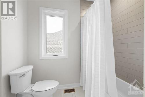 126 Orchestra Way, Ottawa, ON - Indoor Photo Showing Bathroom