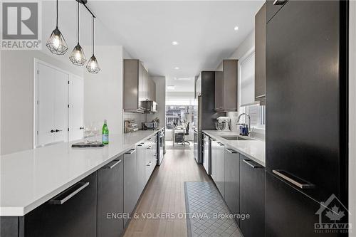 126 Orchestra Way, Ottawa, ON - Indoor Photo Showing Kitchen With Upgraded Kitchen