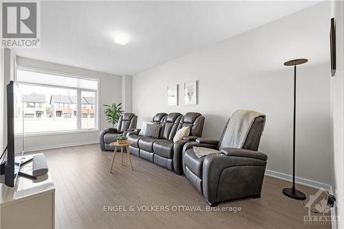 126 Orchestra Way, Ottawa, ON - Indoor Photo Showing Living Room