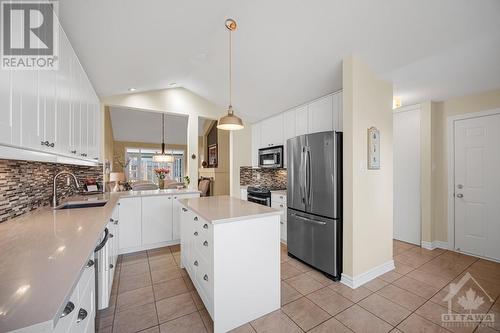 331 Nestleton Street, Ottawa, ON - Indoor Photo Showing Kitchen With Stainless Steel Kitchen With Upgraded Kitchen