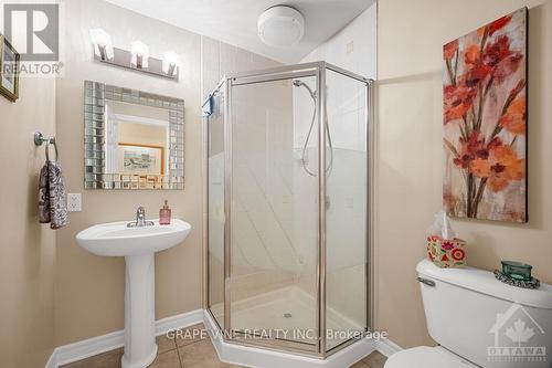 331 Nestleton Street, Ottawa, ON - Indoor Photo Showing Bathroom