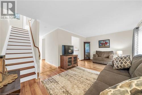 16 Boon Court, Hamilton, ON - Indoor Photo Showing Living Room