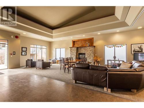 4380 Lakeshore Road Unit# Ph10, Kelowna, BC - Indoor Photo Showing Living Room With Fireplace