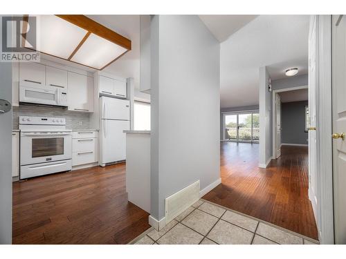 3930 20 Street Unit# 32, Vernon, BC - Indoor Photo Showing Kitchen