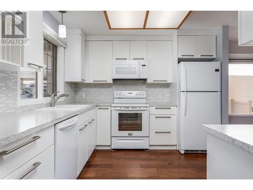 3930 20 Street Unit# 32, Vernon, BC - Indoor Photo Showing Kitchen