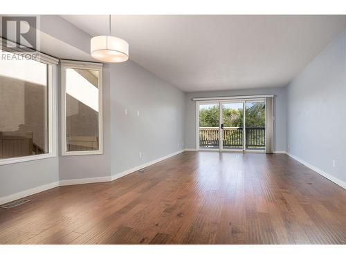 3930 20 Street Unit# 32, Vernon, BC - Indoor Photo Showing Living Room