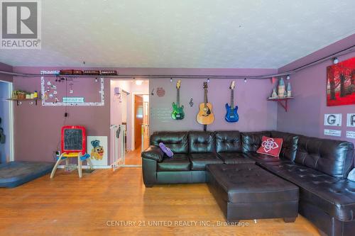 1329 Hilliard Street, Peterborough (Northcrest), ON - Indoor Photo Showing Living Room