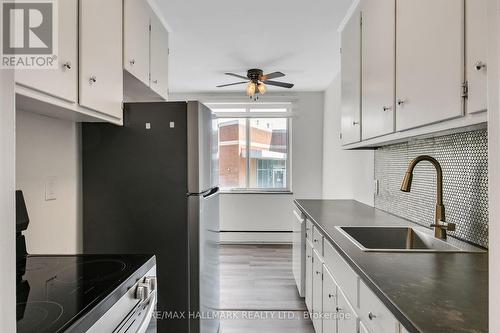 4 - 18 Kenrae Road, Toronto (Leaside), ON - Indoor Photo Showing Kitchen