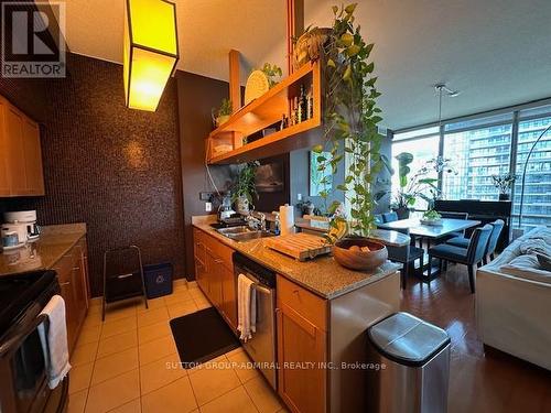 3803 - 81 Navy Wharf Crescent, Toronto (Waterfront Communities), ON - Indoor Photo Showing Kitchen With Double Sink