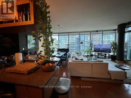 3803 - 81 Navy Wharf Crescent, Toronto (Waterfront Communities), ON - Indoor Photo Showing Living Room