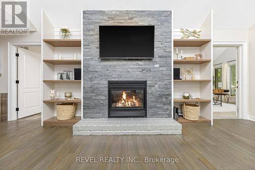 4486 Wellington Road 32 Road, Puslinch, ON - Indoor Photo Showing Living Room With Fireplace