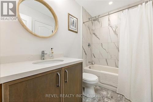 4486 Wellington Road 32 Road, Puslinch, ON - Indoor Photo Showing Bathroom