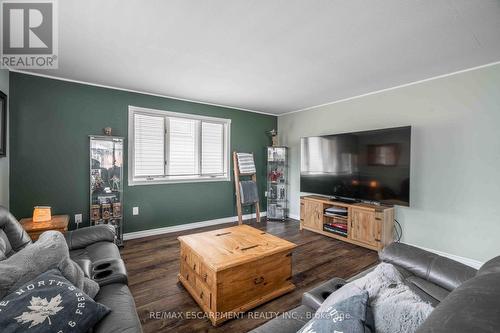 64 Melody Trail, St. Catharines, ON - Indoor Photo Showing Living Room