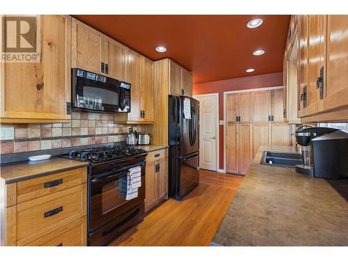 5566 Dallas Drive, Kamloops, BC - Indoor Photo Showing Kitchen