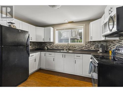 5566 Dallas Drive, Kamloops, BC - Indoor Photo Showing Kitchen With Double Sink