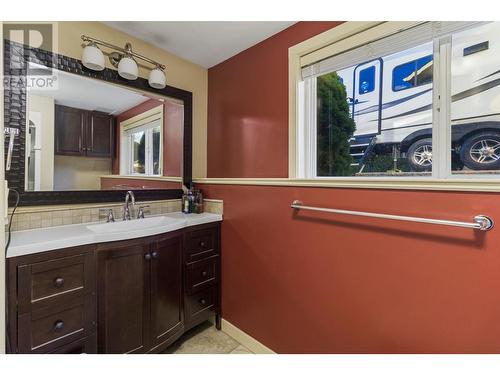 5566 Dallas Drive, Kamloops, BC - Indoor Photo Showing Bathroom