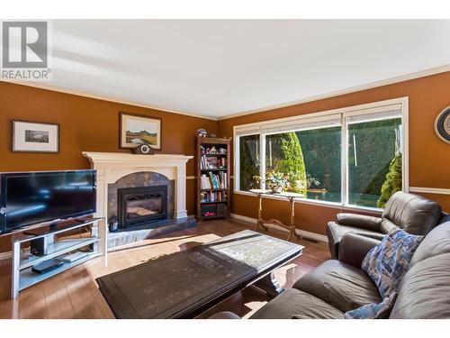 5566 Dallas Drive, Kamloops, BC - Indoor Photo Showing Living Room With Fireplace