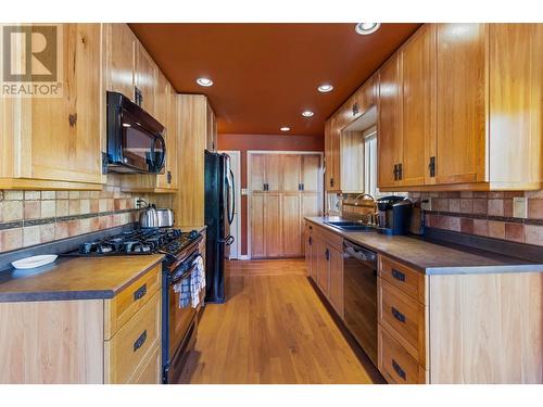 5566 Dallas Drive, Kamloops, BC - Indoor Photo Showing Kitchen With Double Sink