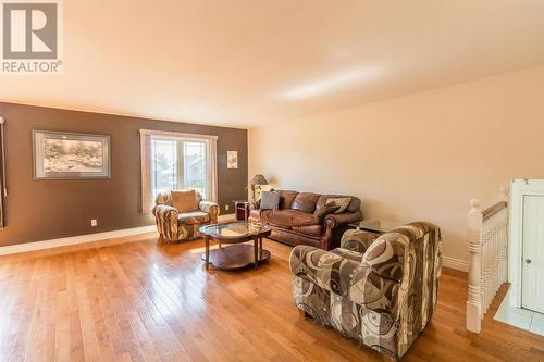 110 Greenfield Dr, Sault Ste. Marie, ON - Indoor Photo Showing Living Room