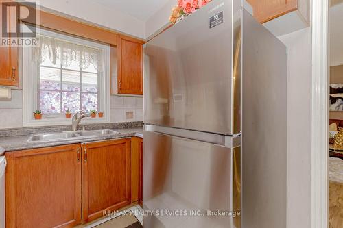 138 Pressed Brick Drive, Brampton, ON - Indoor Photo Showing Kitchen With Double Sink