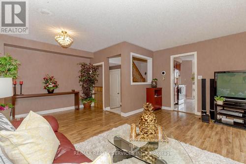 138 Pressed Brick Drive, Brampton, ON - Indoor Photo Showing Living Room