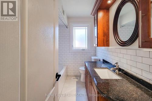 454 Mayzel Road, Burlington (Brant), ON - Indoor Photo Showing Bathroom