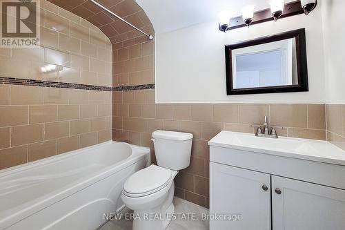 454 Mayzel Road, Burlington, ON - Indoor Photo Showing Bathroom