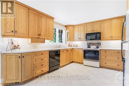 472 Front Road W, Prescott And Russell, ON - Indoor Photo Showing Kitchen