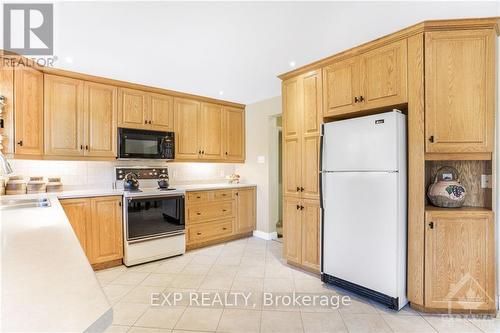 472 Front Road W, Prescott And Russell, ON - Indoor Photo Showing Kitchen