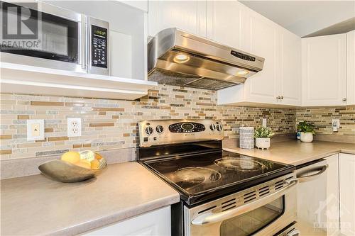 37 Hemlo Crescent, Ottawa, ON - Indoor Photo Showing Kitchen