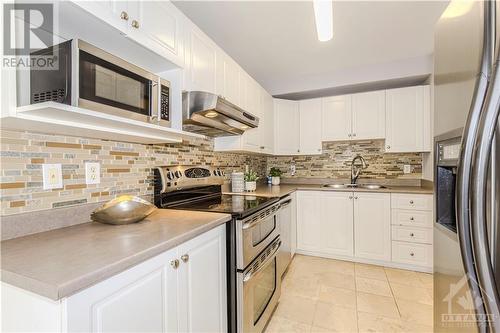 37 Hemlo Crescent, Ottawa, ON - Indoor Photo Showing Kitchen With Double Sink With Upgraded Kitchen