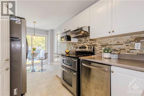 37 Hemlo Crescent, Ottawa, ON - Indoor Photo Showing Kitchen