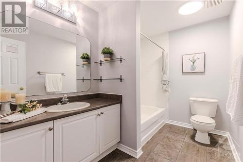 37 Hemlo Crescent, Ottawa, ON - Indoor Photo Showing Bathroom