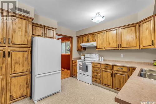 618 Whitewood Way, Saskatoon, SK - Indoor Photo Showing Kitchen With Double Sink