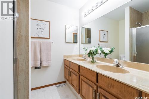 618 Whitewood Way, Saskatoon, SK - Indoor Photo Showing Bathroom