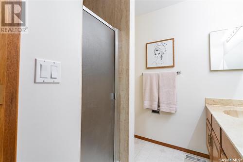 618 Whitewood Way, Saskatoon, SK - Indoor Photo Showing Bathroom