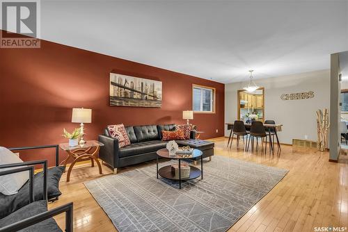 618 Whitewood Way, Saskatoon, SK - Indoor Photo Showing Living Room