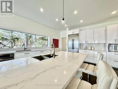 131 Peats Point Road, Prince Edward County, ON - Indoor Photo Showing Kitchen With Upgraded Kitchen