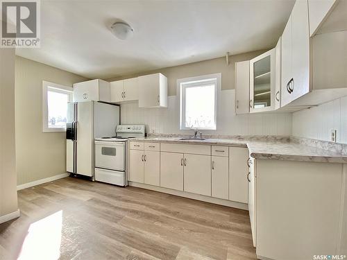 68 Irwin Avenue, Yorkton, SK - Indoor Photo Showing Kitchen