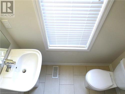 90 Larry Crescent, Caledonia, ON - Indoor Photo Showing Bathroom