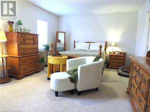 90 Larry Crescent, Caledonia, ON - Indoor Photo Showing Bedroom