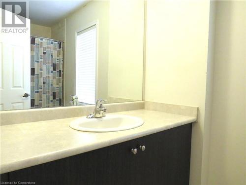 90 Larry Crescent, Caledonia, ON - Indoor Photo Showing Bathroom