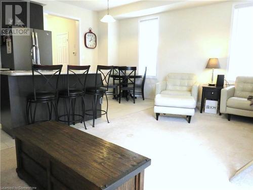 90 Larry Crescent, Caledonia, ON - Indoor Photo Showing Living Room