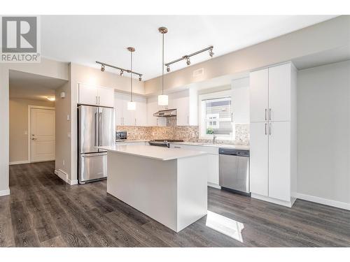 680 Old Meadows Road Unit# 68, Kelowna, BC - Indoor Photo Showing Kitchen With Stainless Steel Kitchen With Upgraded Kitchen