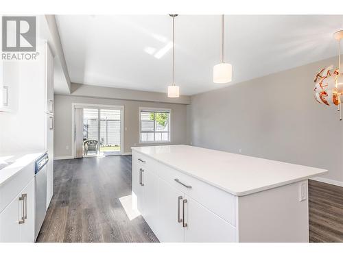 680 Old Meadows Road Unit# 68, Kelowna, BC - Indoor Photo Showing Kitchen