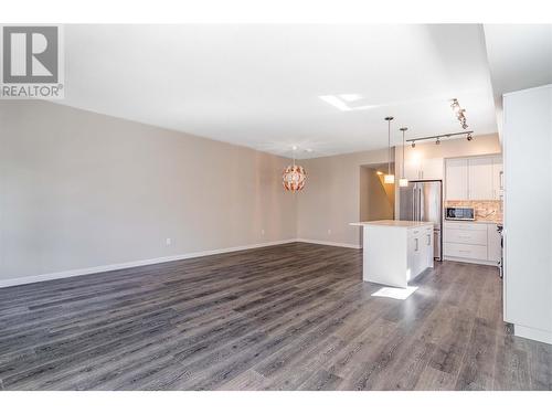 680 Old Meadows Road Unit# 68, Kelowna, BC - Indoor Photo Showing Kitchen